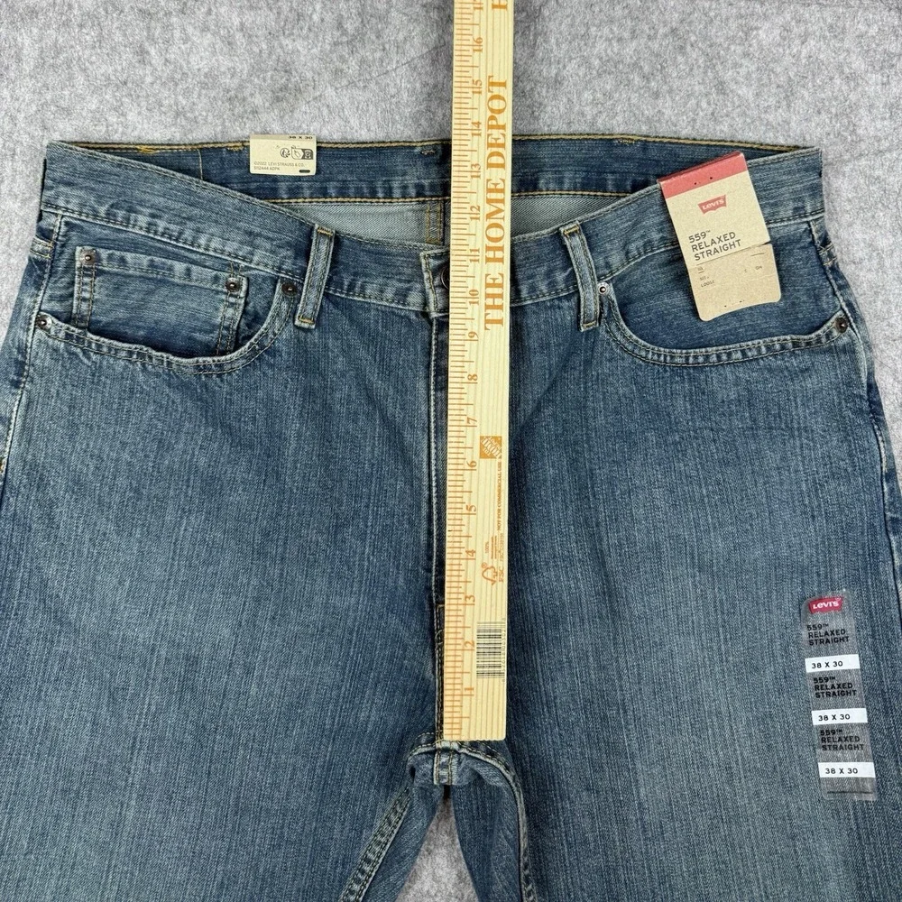 Levis 559 NWT Jeans Mens 38x30 Medium Wash Blue Relaxed Straight $70 MSRP